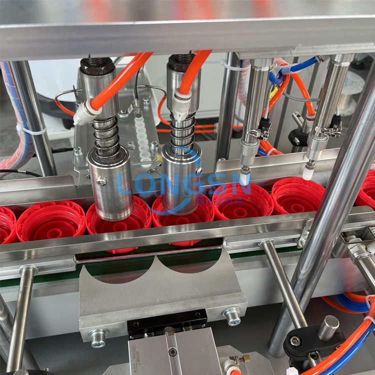 Yeni Ürünler Otomatik Plastik Petrol Jerry Can Can Can Montaj Yağ Kapağı Montaj Makinesi
