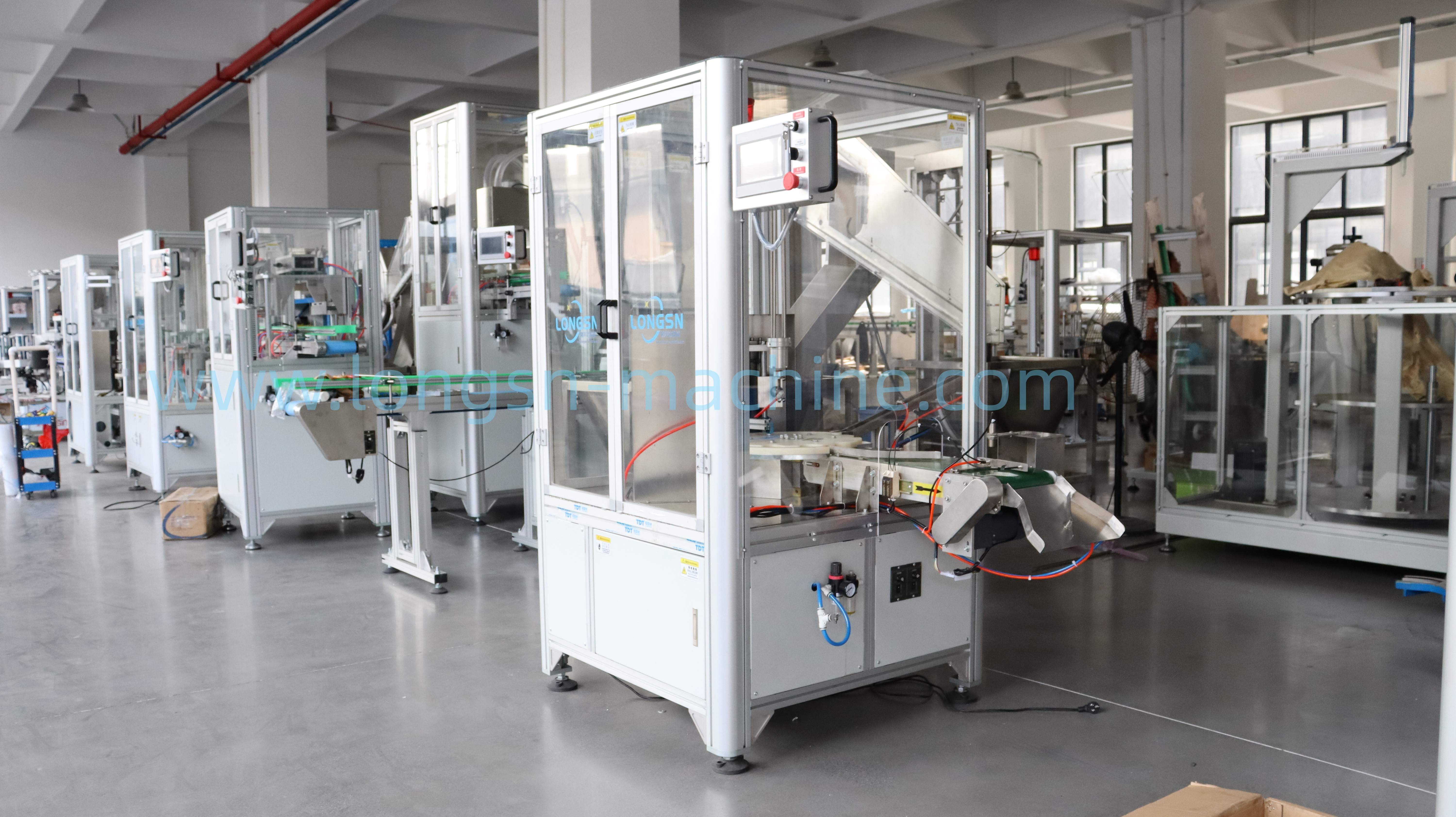 Otomatik kapak astar makinesi