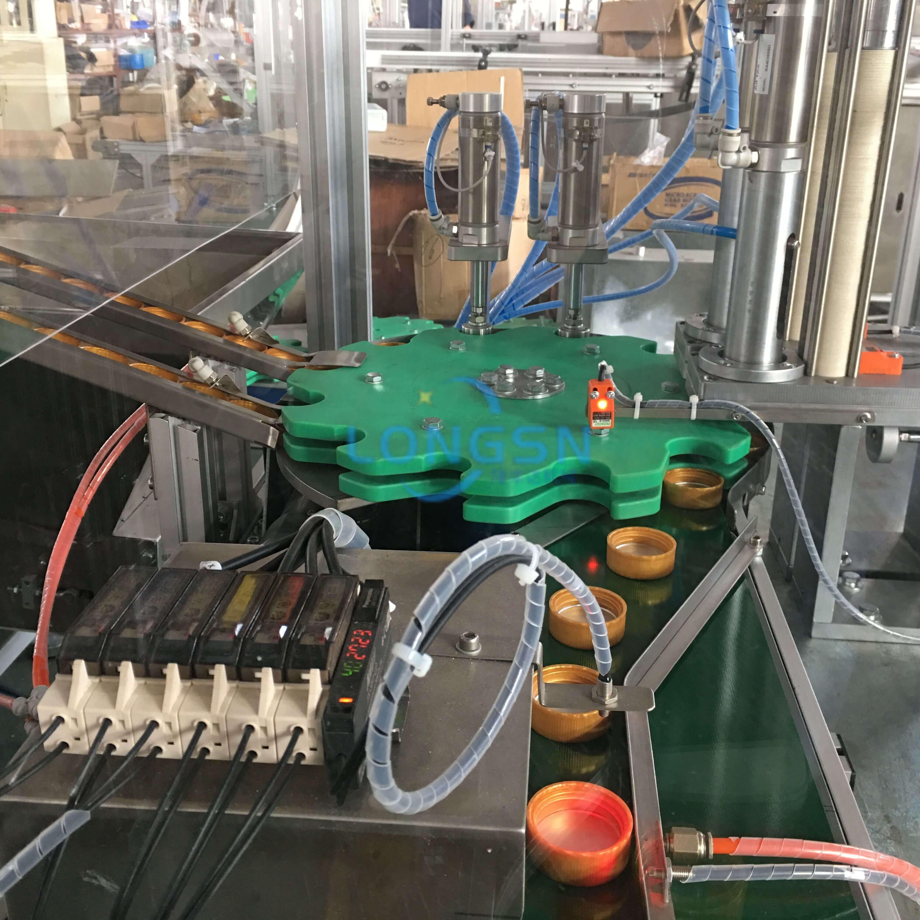 kapak montaj makinesi