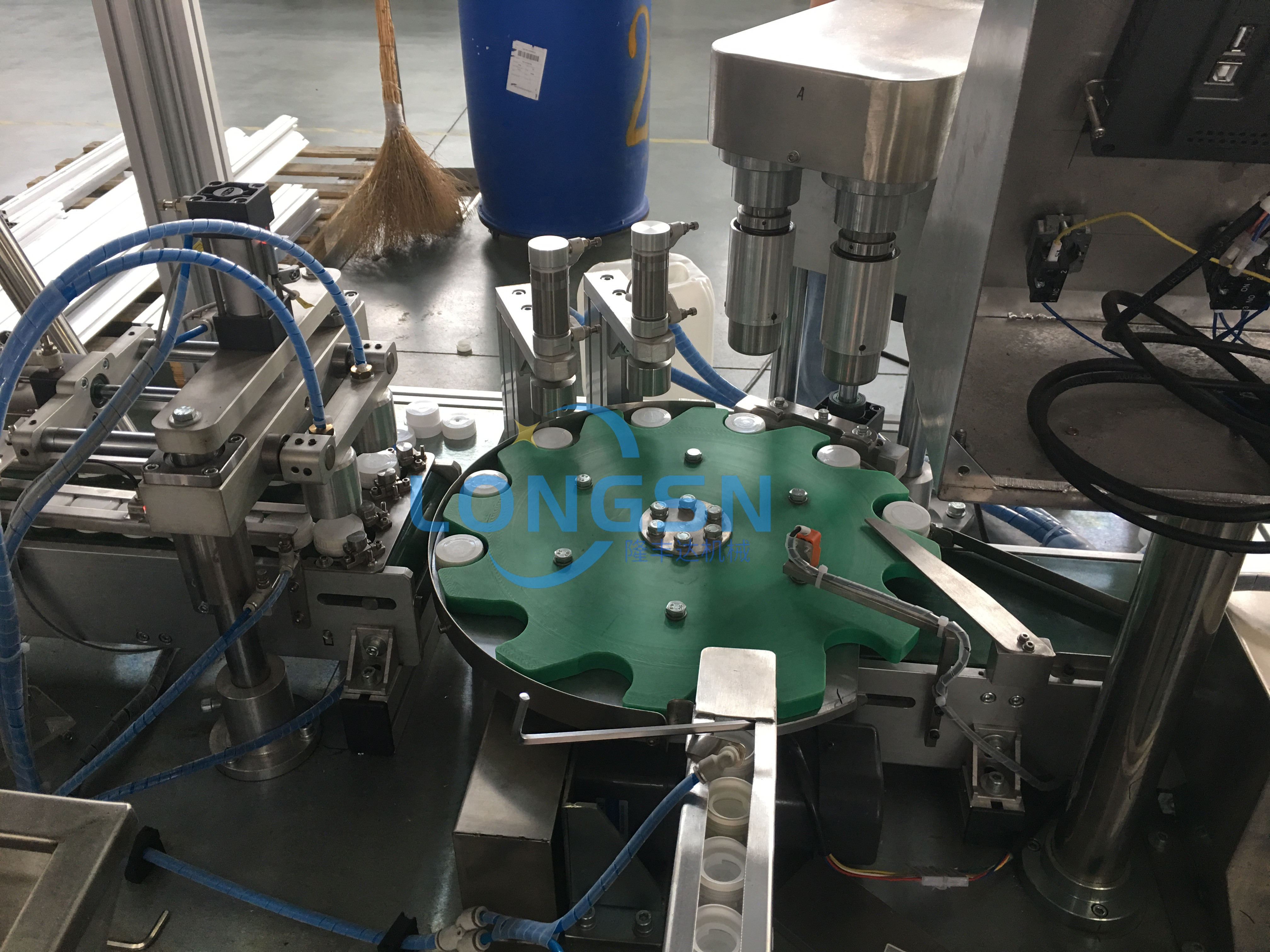 kapak montaj makinesi