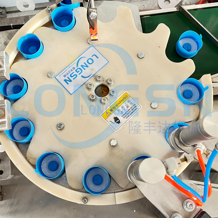 5 galon kapak k&ouml;p&uuml;k astar takma makinesi